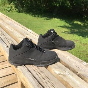 Men’s size 10.5 Jordan Team Strong Low shoes.